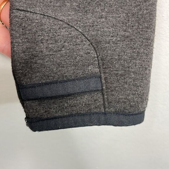 Athleta Fuse Hooded Scuba Gray Thumbhole
Zipper Pocket Zip Up Jacket Sz Small - Picture 6 of 13